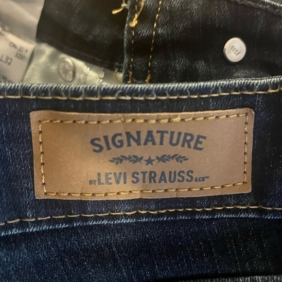 Signature by Levi Strauss & Co. Gold Label Women's Modern Bootcut Jean Sz 28x32L - Picture 3 of 10